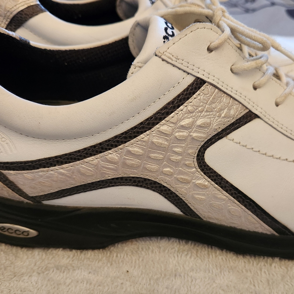 Ecco Silver and White Athletic Shoes Sleek Design